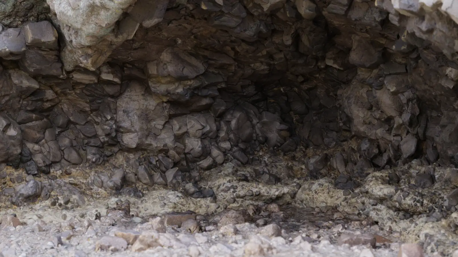 Notes on Ground Surfaces in Blender and Unreal Engine Scenes